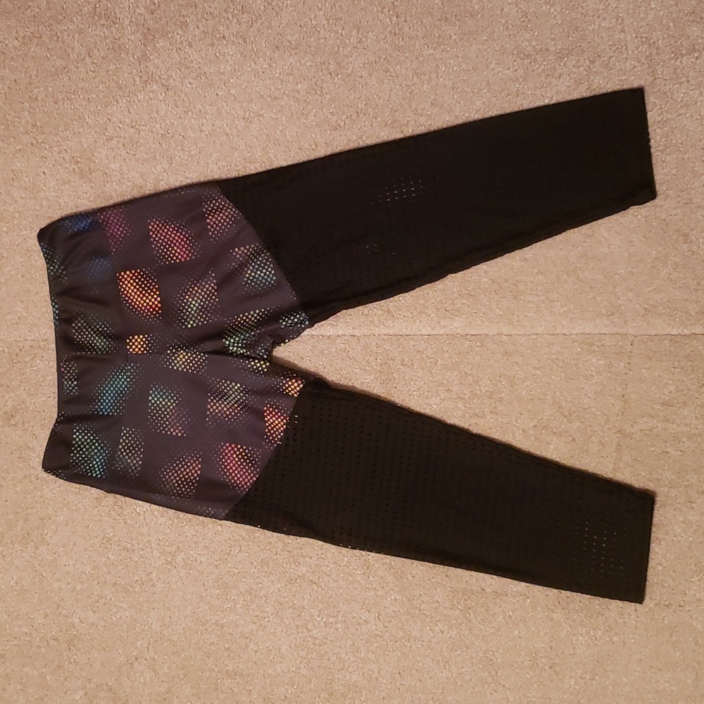 Onzie Women's Half Stain Glass Print Capris